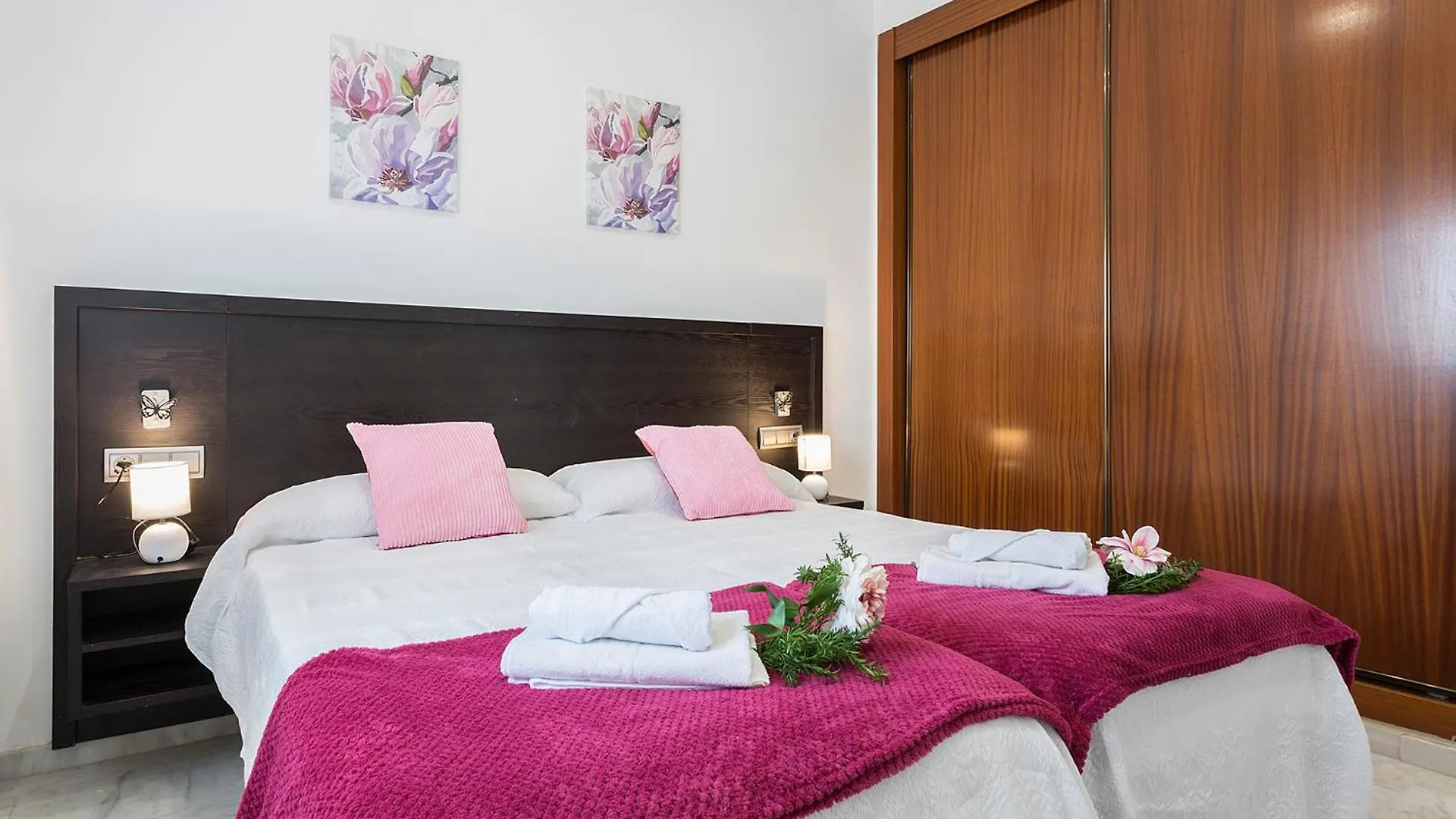 Aticos Lux Sevilla Piscina Parking Bormujos Apartment